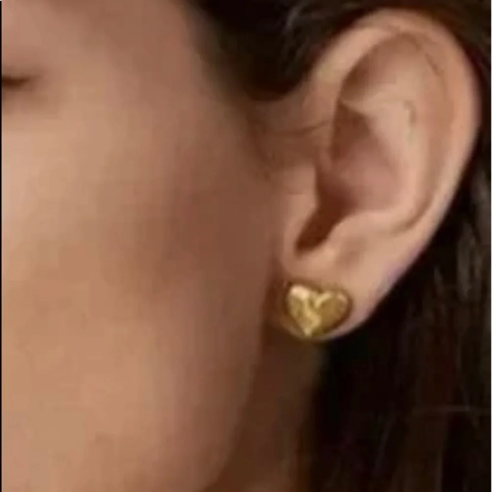 Designers Brands For Customers That Love To Wear Casual and Elegant Accessories.